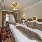 Трехместный (Улучшенный трехместный номер), Seven Hills Hotel