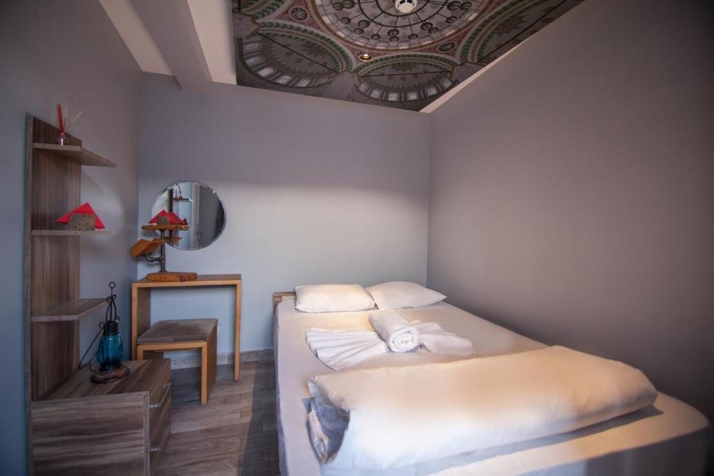 Двухместный (Двухместный номер с 1 кроватью и общей ванной комнатой) хостела Stay Inn Taksim Hostel, Стамбул