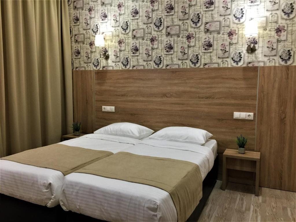 Двухместный (Улучшенный двухместный номер с 1 кроватью или 2 отдельными кроватями) отеля Арт Отель, Тихорецк