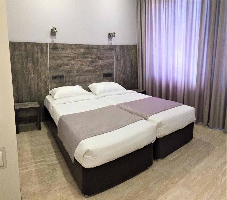 Двухместный (Стандартный двухместный номер с 1 кроватью или 2 отдельными кроватями) отеля Арт Отель, Тихорецк