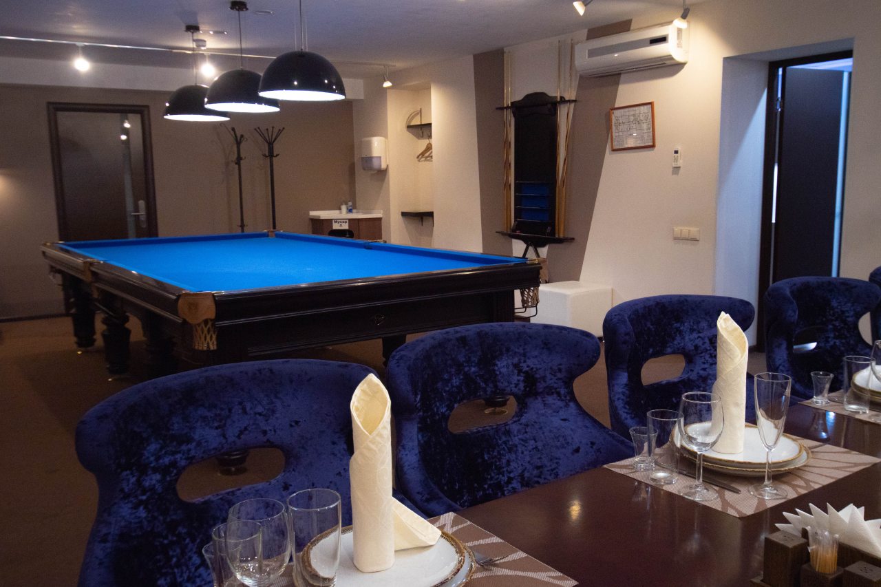 Бильярд, Гостиница Абникум