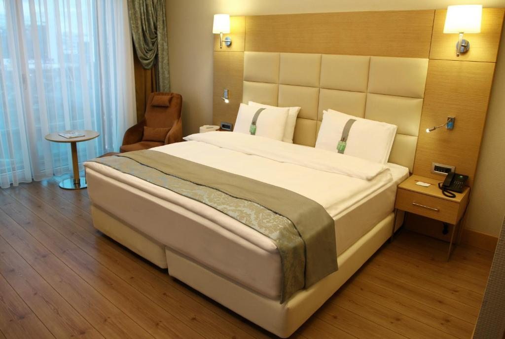 Двухместный (Представительский номер с кроватью размера «king-size» - Для некурящих) отеля Holiday Inn Ankara - Cukurambar, Анкара