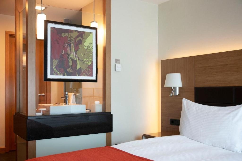 Двухместный (Улучшенный номер с кроватью размера «king-size») отеля Movenpick Ankara, Анкара