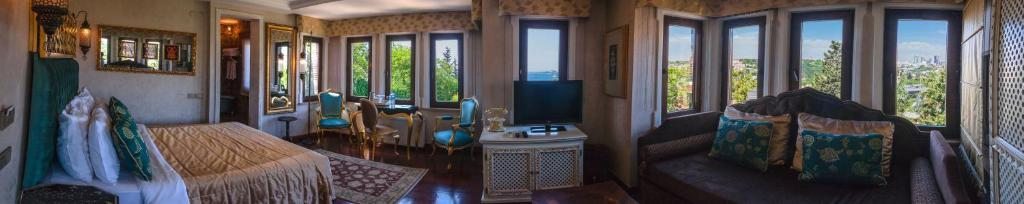 Сьюит (Люкс с кроватью размера «queen-size» и видом на море) отеля Symbola Bosphorus Hotel - Special Category, Стамбул
