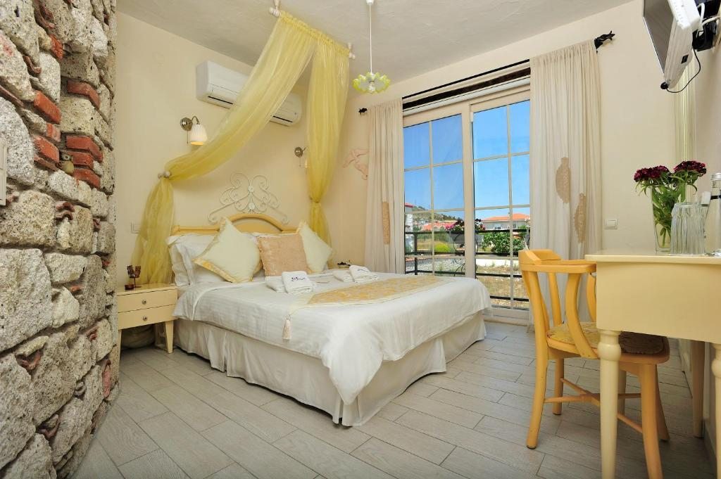 Двухместный (Стандартный двухместный номер с 1 кроватью или 2 отдельными кроватями и балконом) гостевого дома Sultan Konak Hotel, Алачати