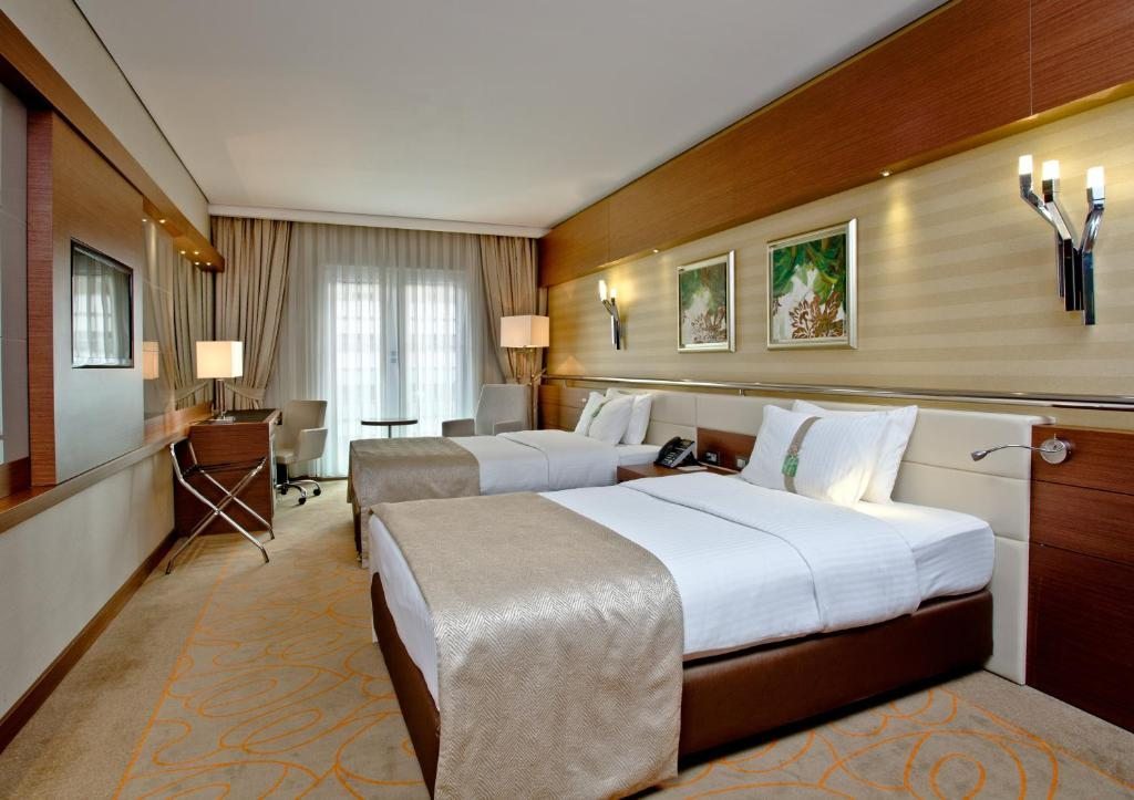 Двухместный (Улучшенный двухместный номер с 2 отдельными кроватями — Для некурящих) отеля Holiday Inn Ankara-Kavaklidere, Анкара