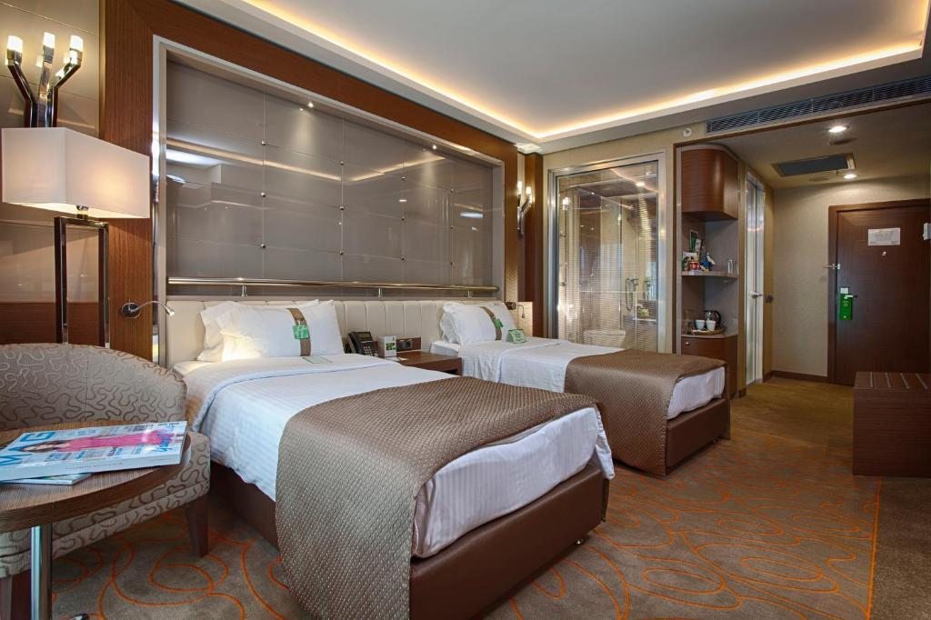 Семейный (Представительский двухместный номер с 2 двуспальными кроватями — Для некурящих) отеля Holiday Inn Ankara-Kavaklidere, Анкара