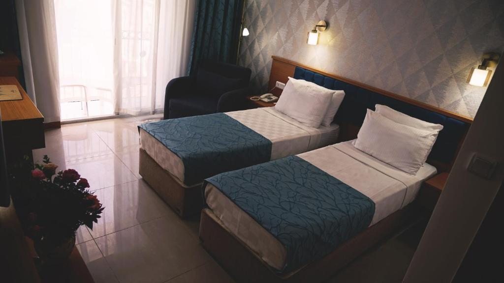 Двухместный (Стандартный двухместный номер с 1 кроватью или 2 отдельными кроватями, включено посещение бассейна) отеля Green Forest, Олюдениз