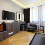 Двухместный (Номер Делюкс с кроватью размера «queen-size»), The Capital Suites