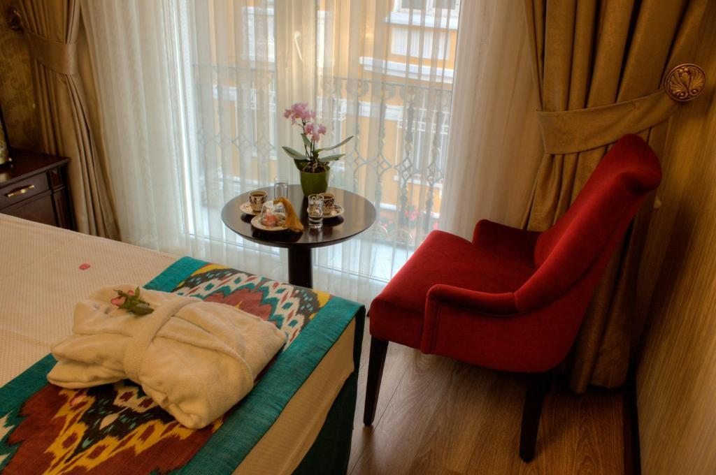 Двухместный (Двухместный номер Делюкс с 1 кроватью) отеля The Magnaura Palace Hotel, Стамбул