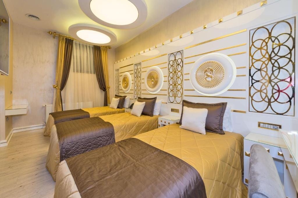 Трехместный (Улучшенный трехместный номер на цокольном этаже.) отеля The Million Stone Hotel - Special Category, Стамбул