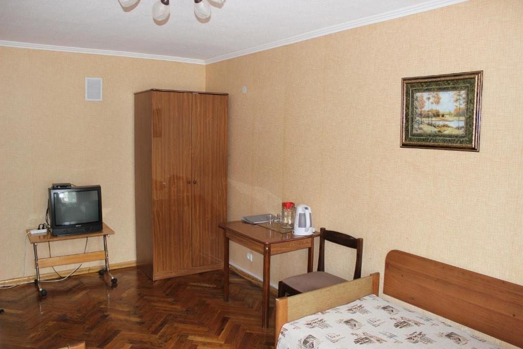 Двухместный (Двухместный номер эконом-класса с 2 отдельными кроватями) отеля Горняк, Шахты