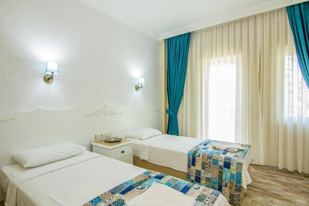 Двухместный (Улучшенный двухместный номер с 1 кроватью или 2 отдельными кроватями) отеля Karbel Sun, Олюдениз