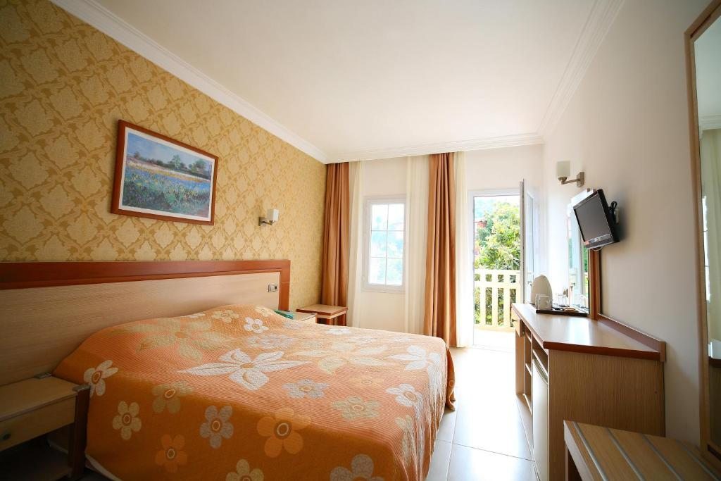 Двухместный (Стандартный двухместный номер с 1 кроватью или 2 отдельными кроватями и балконом) отеля Oludeniz Turquoise Hotel, Олюдениз