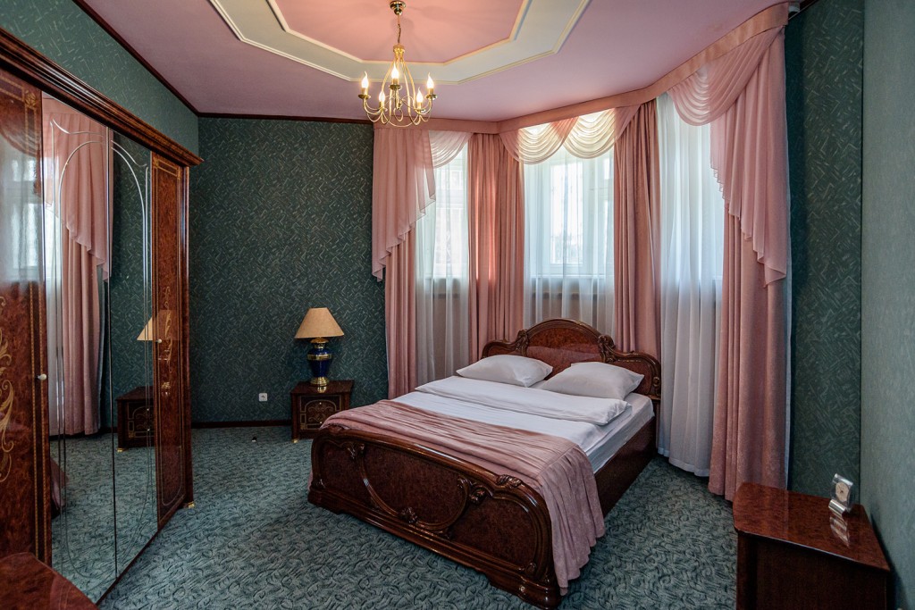 Апартаменты (Люкс 3-комнатный) гостиницы Микос, Пермь