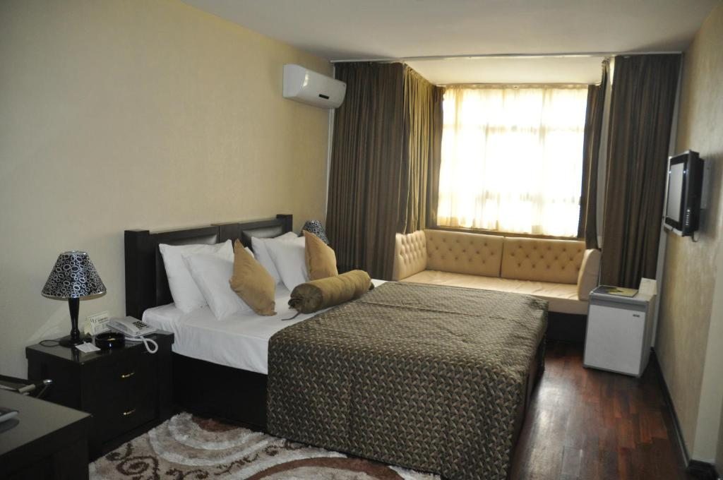 Двухместный (Двухместный номер с 1 кроватью, вид на озеро) отеля Ulasan Caravan Camping, Анкара