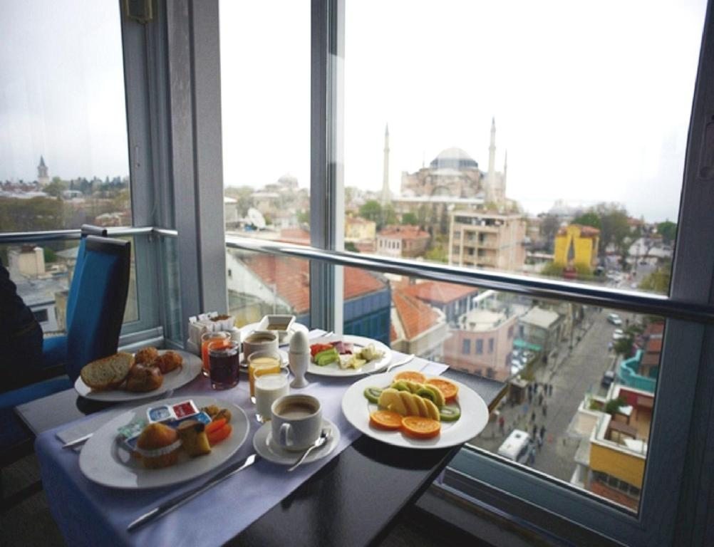 Трехместный (Стандартный трехместный номер) отеля Merial Hotel, Стамбул