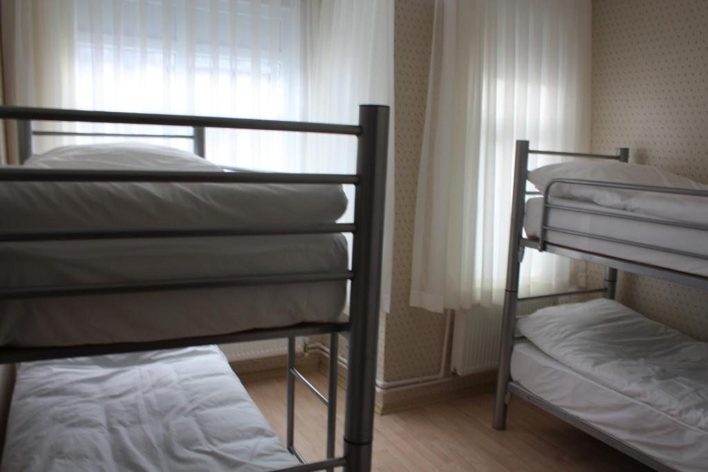 Номер (Кровать в общем 4-местном номере для мужчин и женщин) хостела Piya Hostel, Стамбул