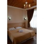 Трехместный (Улучшенный трехместный номер), Piya Hostel