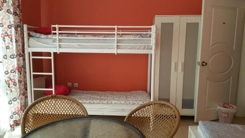 Номер (Кровать в общем 7-местном номере для мужчин и женщин) хостела Deeps Hostel, Анкара