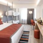 Четырехместный (Deluxe Family Room  King Bed and 1 Bunk Bed  Non Smoking), YV Hotel