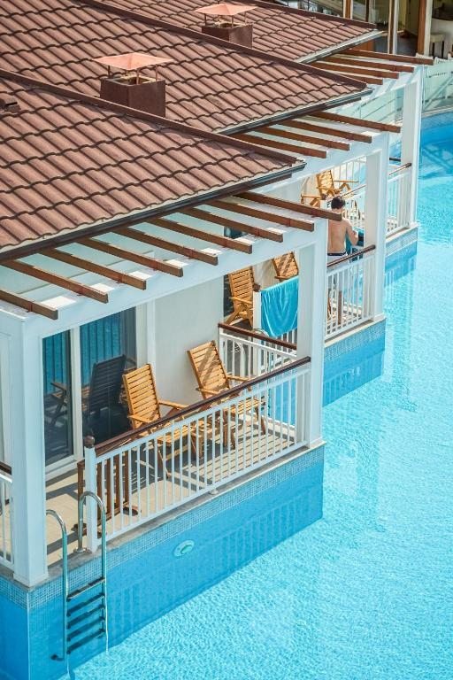 Двухместный (Двухместный номер с 1 кроватью и видом на бассейн) отеля Mozaik Hotel, Олюдениз