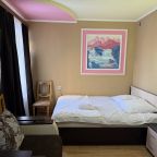 Двухместный (Комфорт с 1 кроватью и диваном-кроватью), Гостиница Сюрприз на Космонавтов