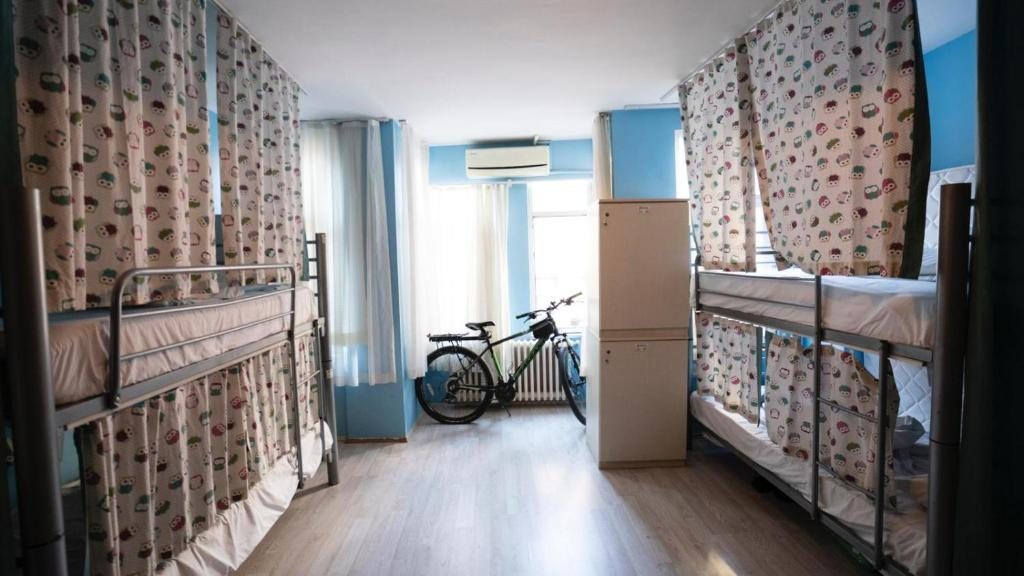 Номер (Кровать в общем номере для мужчин) хостела Puffin Hostel - Istanbul, Стамбул