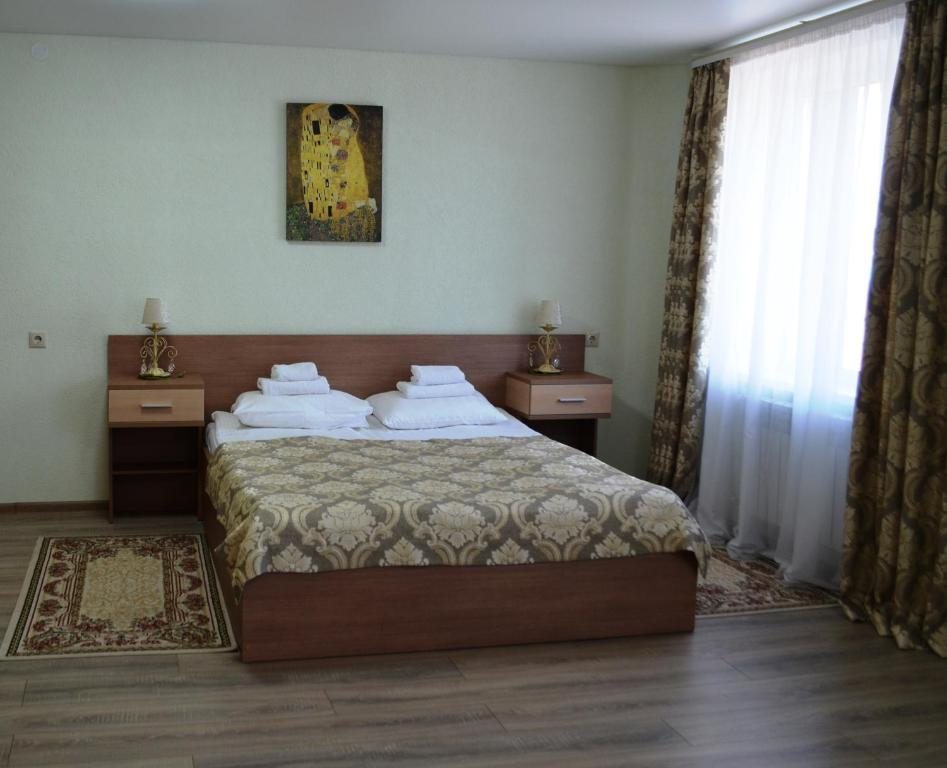 Двухместный (Улучшенный двухместный номер с 1 кроватью) гостиницы Околица, Торжок