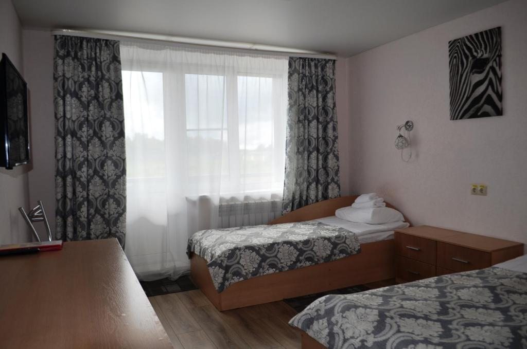 Двухместный (Улучшенный двухместный номер с 2 отдельными кроватями) гостиницы Околица, Торжок
