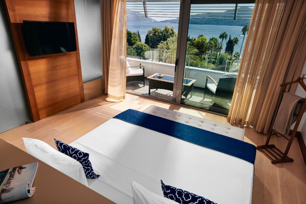 Трехместный (Суперлюкс с видом на море) отеля D-Resort Grand Azur Marmaris, Мармарис