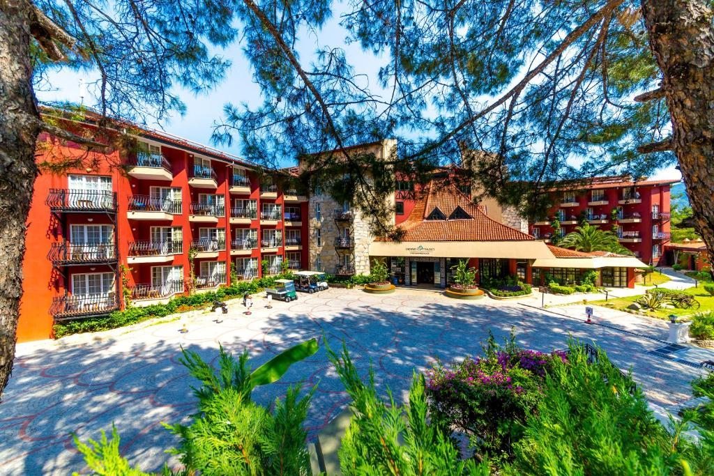 Трехместный (Стандартный трехместный номер в отеле с видом на окрестности) курортного отеля Grand Yazıcı Marmaris Palace, Мармарис