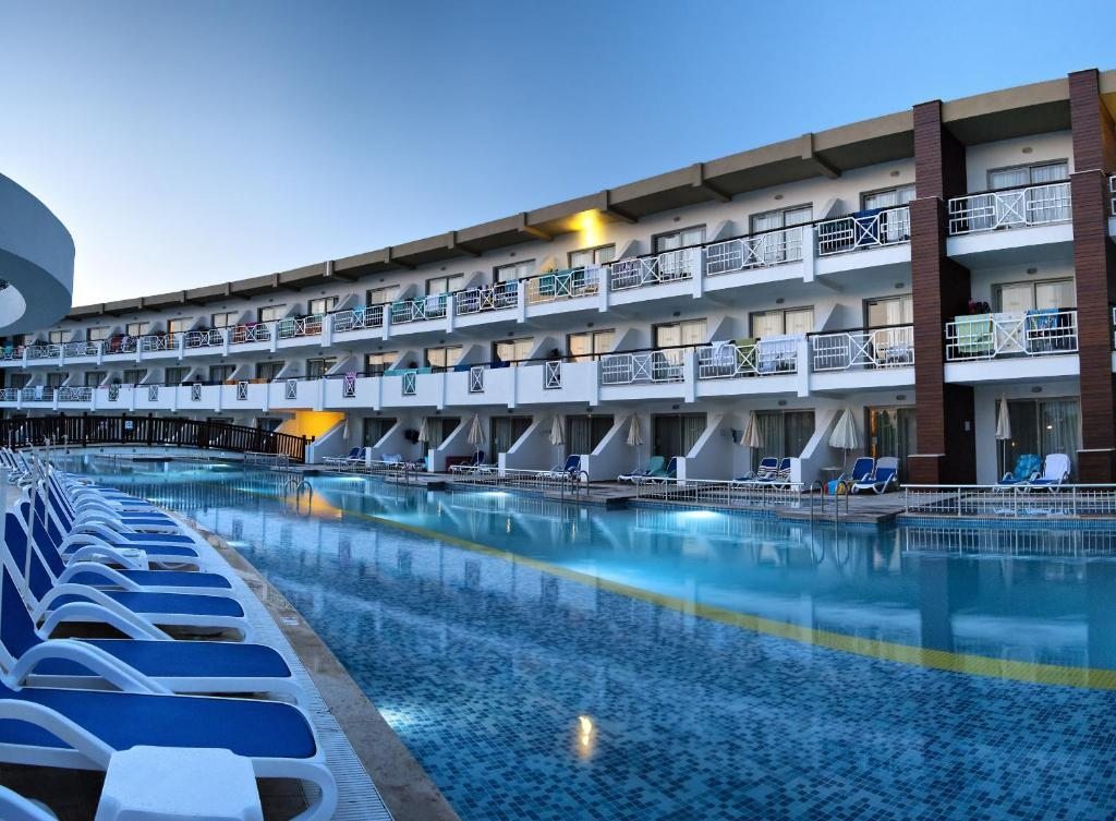 Семейный (Семейный люкс с бассейном (для 2 взрослых и 2 детей)) курортного отеля Ephesia Holiday Beach Club, Кушадасы