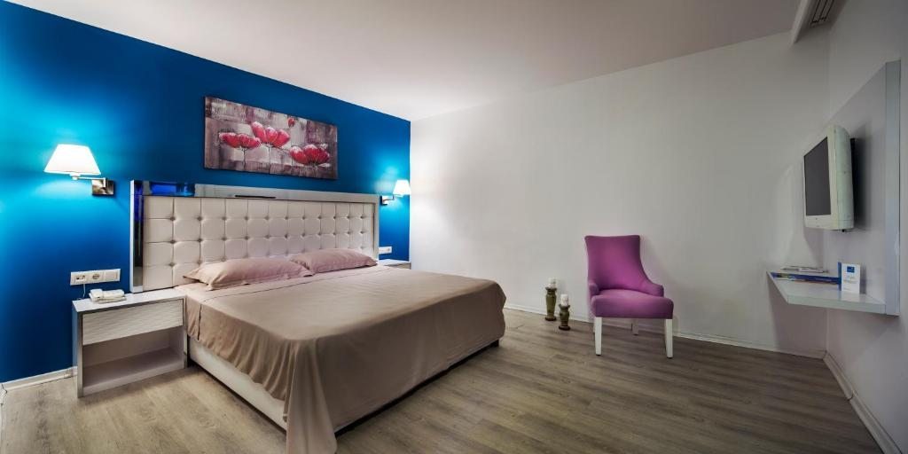 Сьюит (Люкс с 1 спальней с кроватью размера «king-size» и террасой) курортного отеля Le Bleu Hotel & Resort Kusadasi, Кушадасы