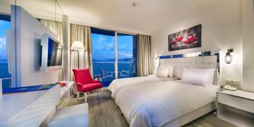 Двухместный (Двухместный номер эконом-класса с 1 кроватью или 2 отдельными кроватями) курортного отеля Le Bleu Hotel & Resort Kusadasi, Кушадасы