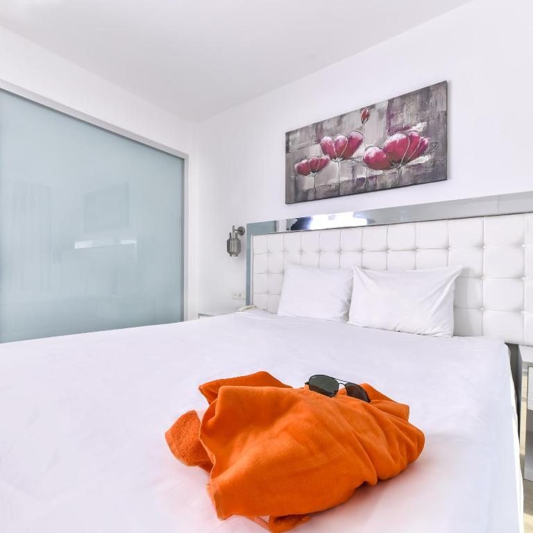 Двухместный (Двухместный номер с 1 кроватью или 2 отдельными кроватями, вид на материк (для 2 взрослых и 2 детей)) курортного отеля Le Bleu Hotel & Resort Kusadasi, Кушадасы
