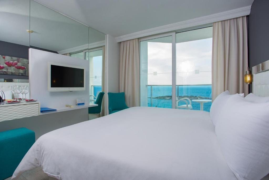Сьюит (Полулюкс с 1 спальней и видом на море) курортного отеля Le Bleu Hotel & Resort Kusadasi, Кушадасы