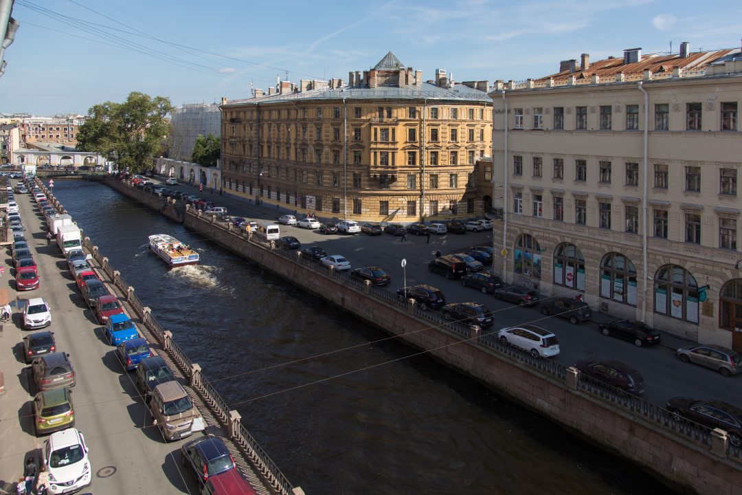 Панорамный вид на центр Петербурга, Гостевые комнаты и апартаменты Грифон
