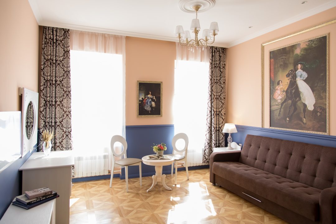 Апартаменты (Делюкс, С камином) гостевых комнат и апартаментов Грифон, Санкт-Петербург