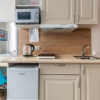 удобная студия с кухней и с рабочим местом