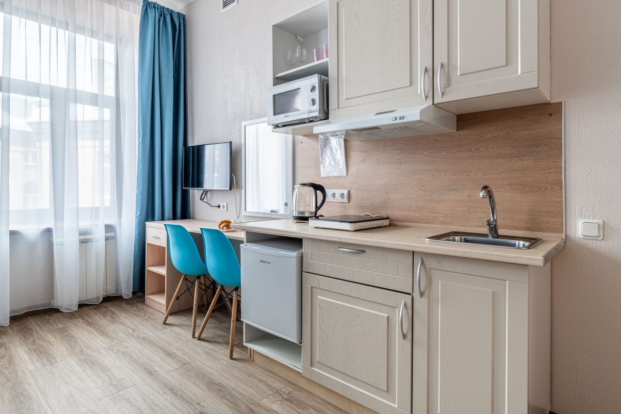 удобная студия с кухней и с рабочим местом