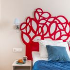 двухкомнатные апартаменты Ван Гог. спальня