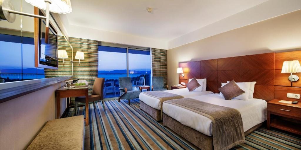 Двухместный (Стандартный номер с видом на море) курортного отеля Pine Bay Holiday Resort, Кушадасы