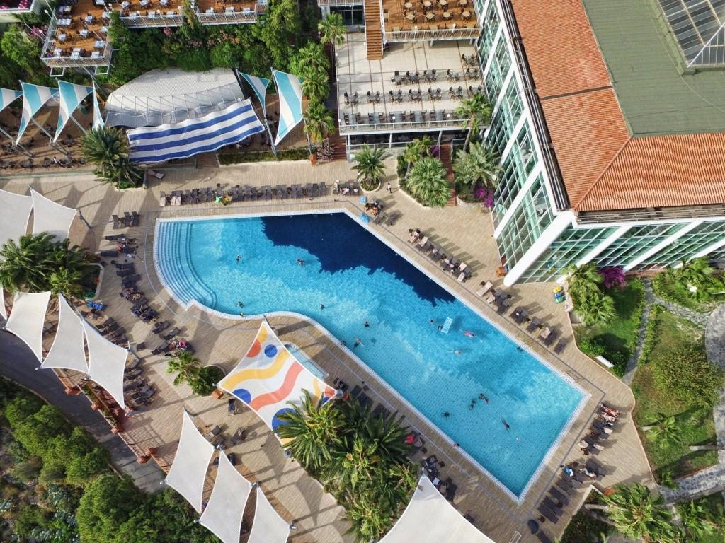 Двухместный (Улучшенный номер с видом на море + 1 ребенок) курортного отеля Pine Bay Holiday Resort, Кушадасы