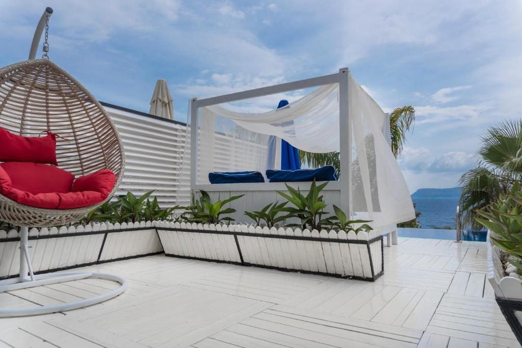 Двухместный (Номер с кроватью размера «king-size» и видом на море) отеля Nur Beach Hotel with terrace, Каш