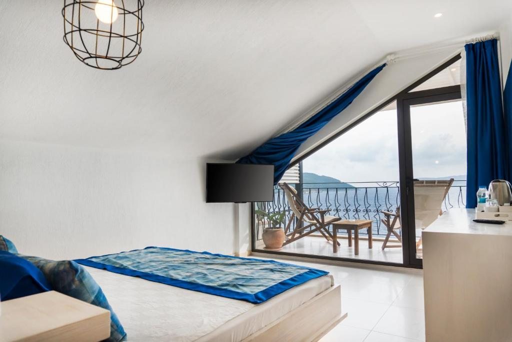 Двухместный (Двухместный номер с 1 кроватью и балконом, вид на море) отеля Nur Beach Hotel with terrace, Каш
