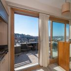 Семейный (Семейный номер с балконом), Alfa Aparts Suite