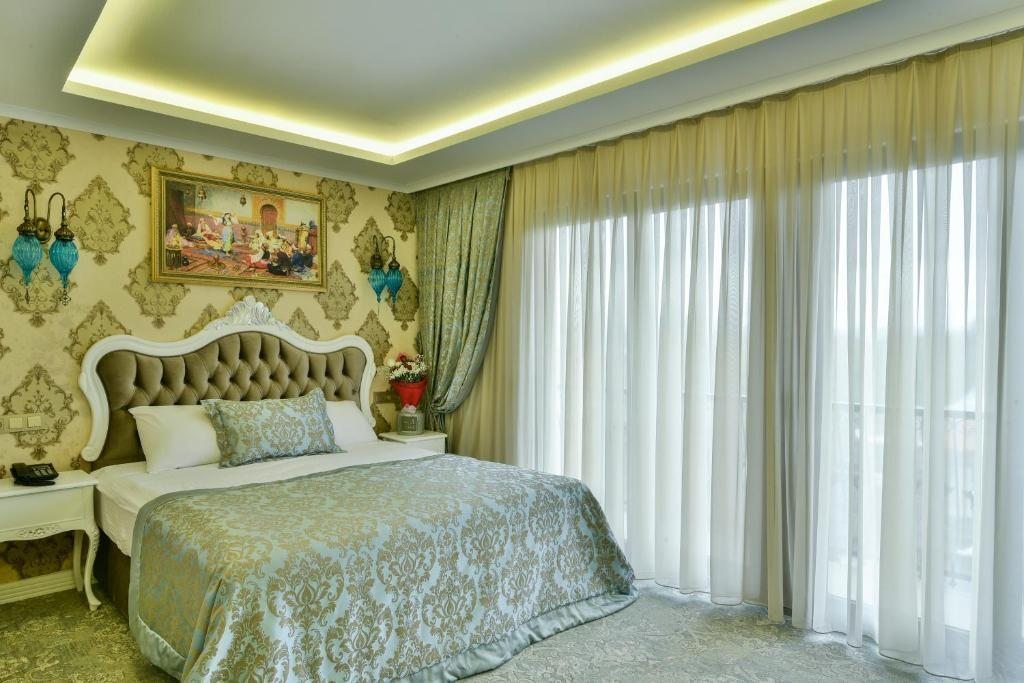 Двухместный (Номер с кроватью размера «king-size» и балконом) отеля Barefoot Hotel, Стамбул