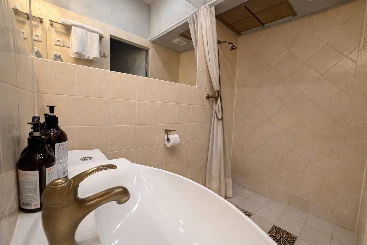 Одноместный (Бюджетный номер с одной двухспальной кроватью (Мансарда)), Отель Ситикомфорт на Новокузнецкой