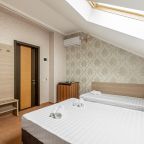 Трёхместный и более (Пятиместный стандарт без балкона), Гостиница Жемчужина Мыса